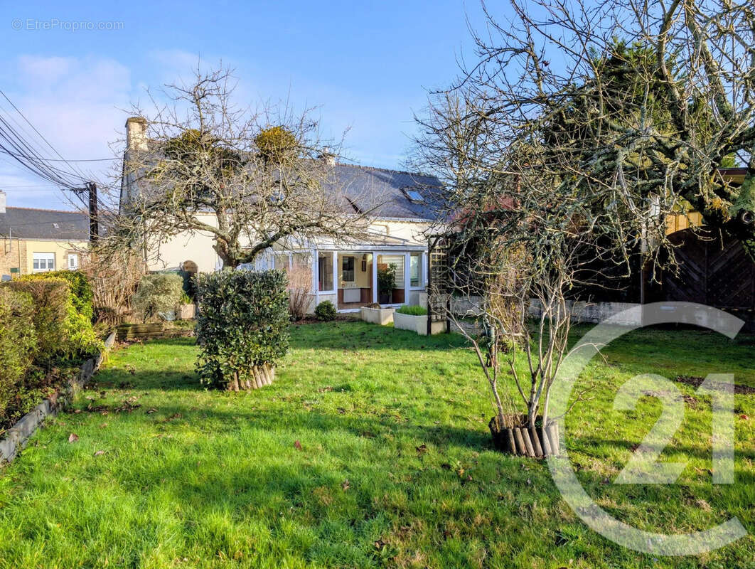 Maison à LA TRINITE-SURZUR