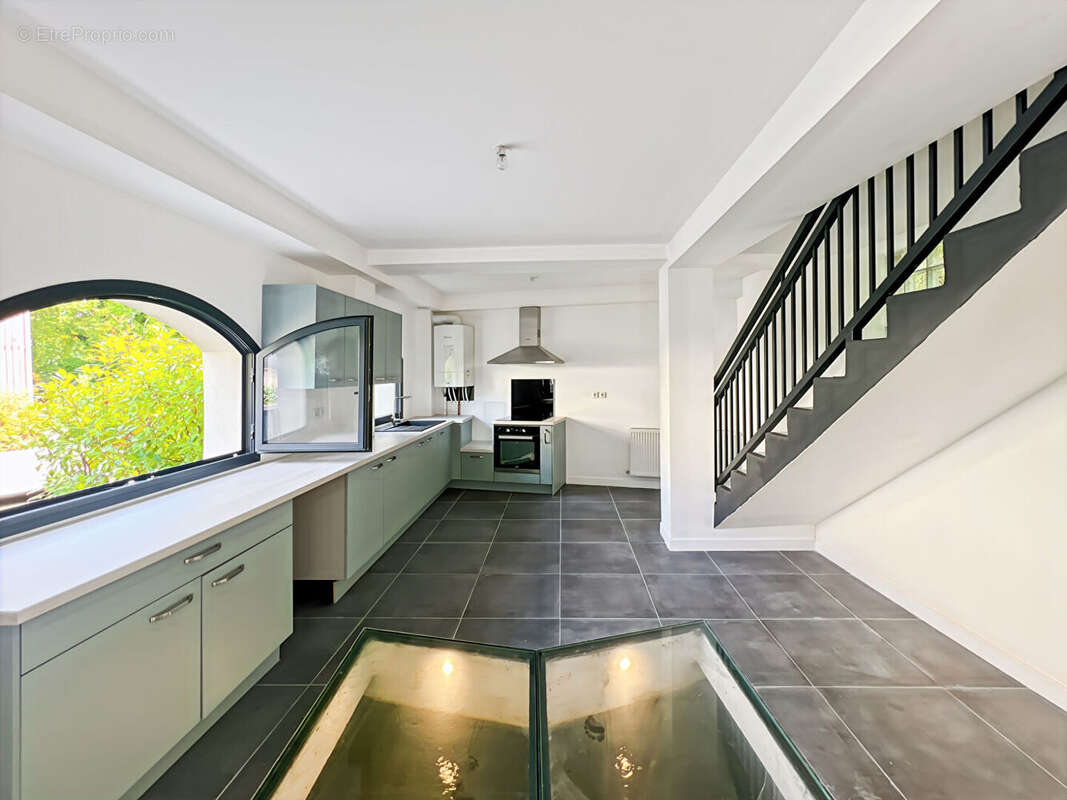Maison  - Mantes La Ville - 150m² - photo 2