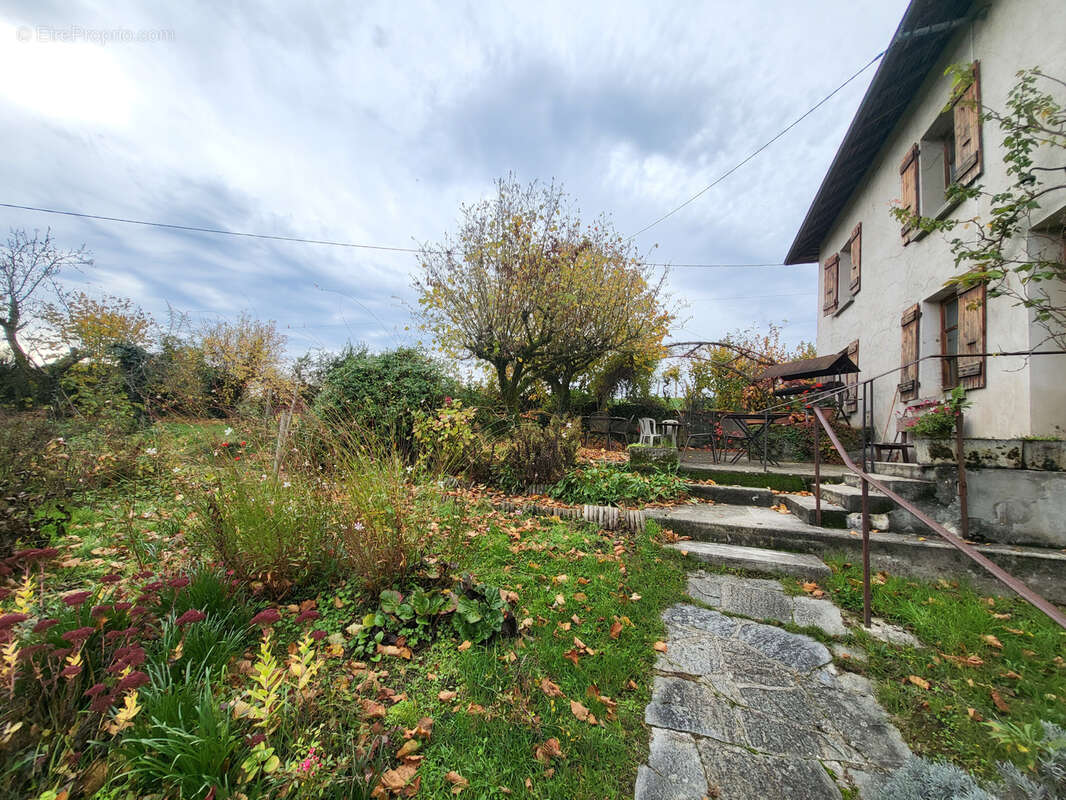 Maison à FAVERGES-DE-LA-TOUR