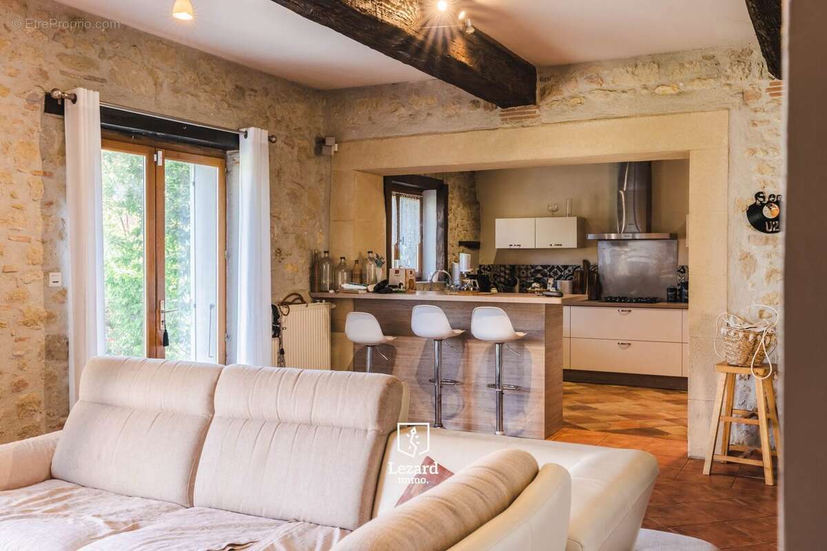 Maison à MAS-SAINTES-PUELLES