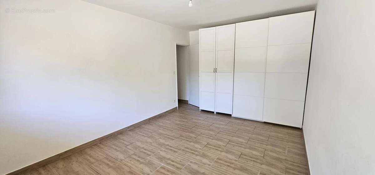 Appartement à SOLLIES-PONT