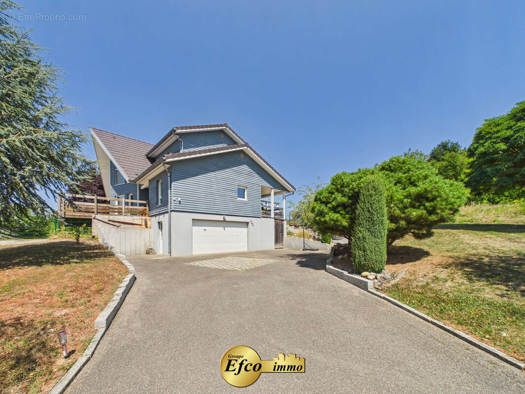 Belle maison Canadienne sur un magnifique terrain - photo 2