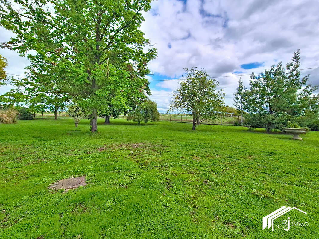 Maison à MONTAIGUT-SUR-SAVE