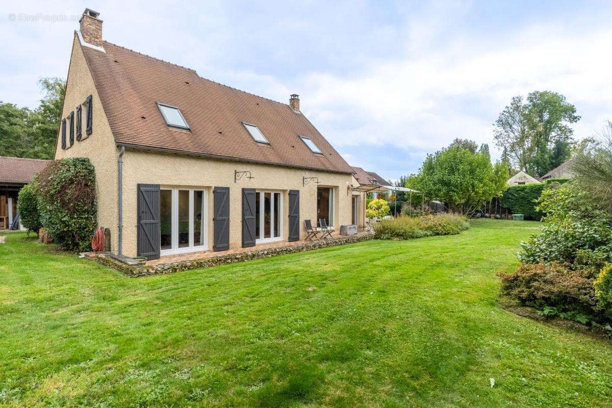 Maison à LA CELLE-LES-BORDES