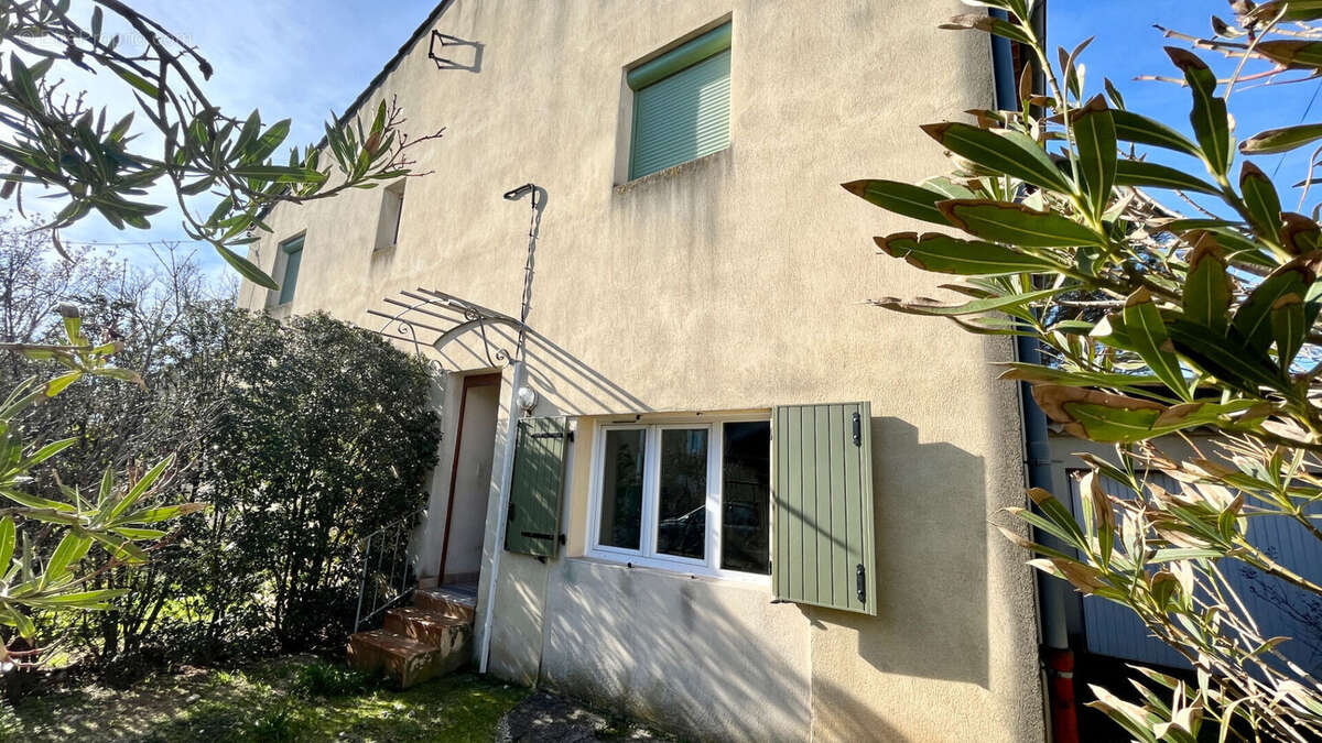 Appartement T3 de 95 m2 avec deux garages et un jardinet - photo 7