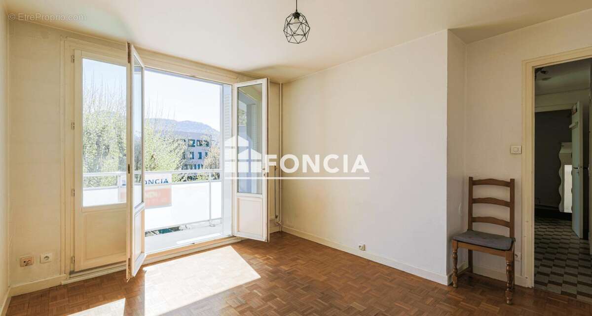 Appartement à SAINT-MARTIN-D'HERES