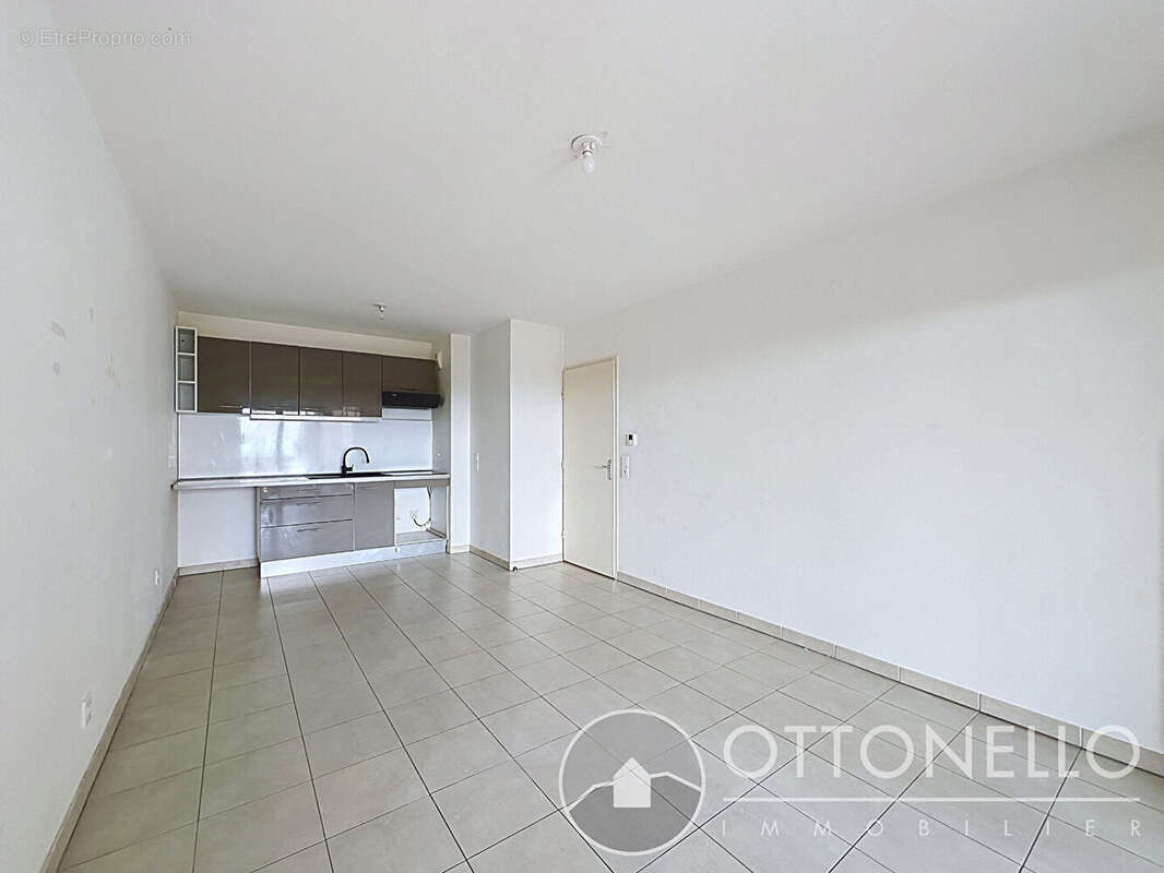 Appartement à ROQUEBRUNE-SUR-ARGENS