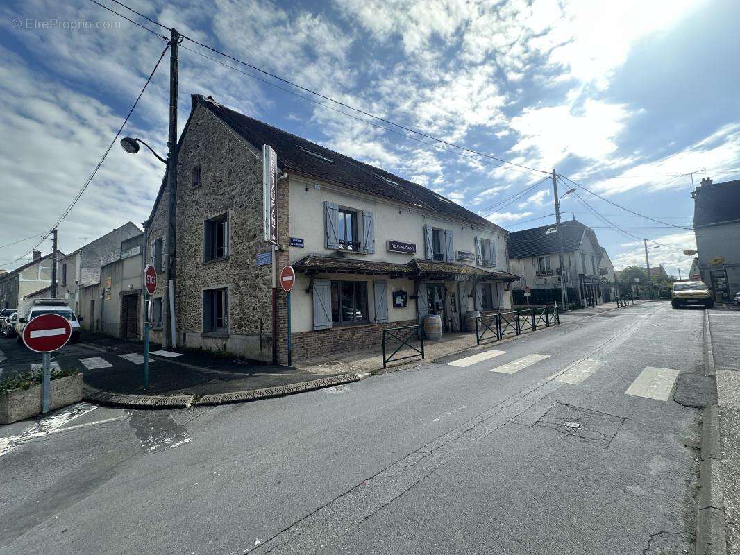 Commerce à MOUROUX