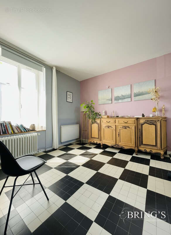 Maison à VILLAINES-LA-CARELLE