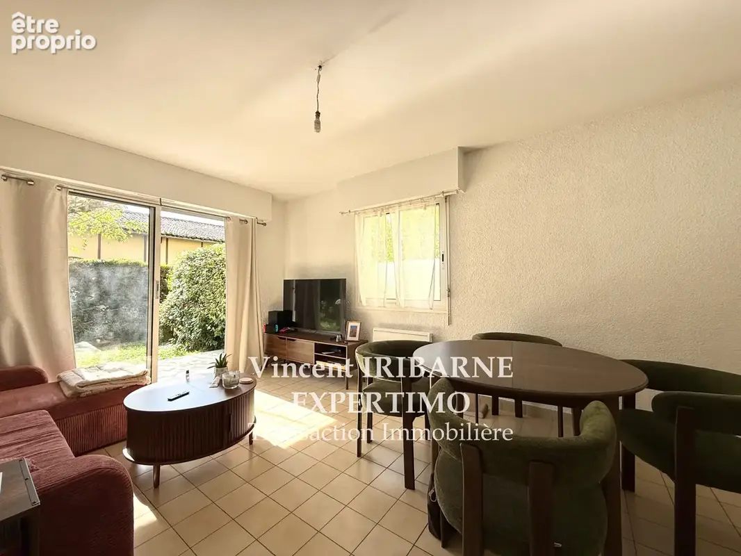 Appartement T2, Quartier Saint-Vivien, Terrasse, cave et Parking Privatif - photo 3