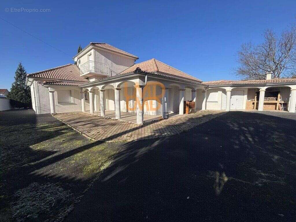 Maison à MIREFLEURS