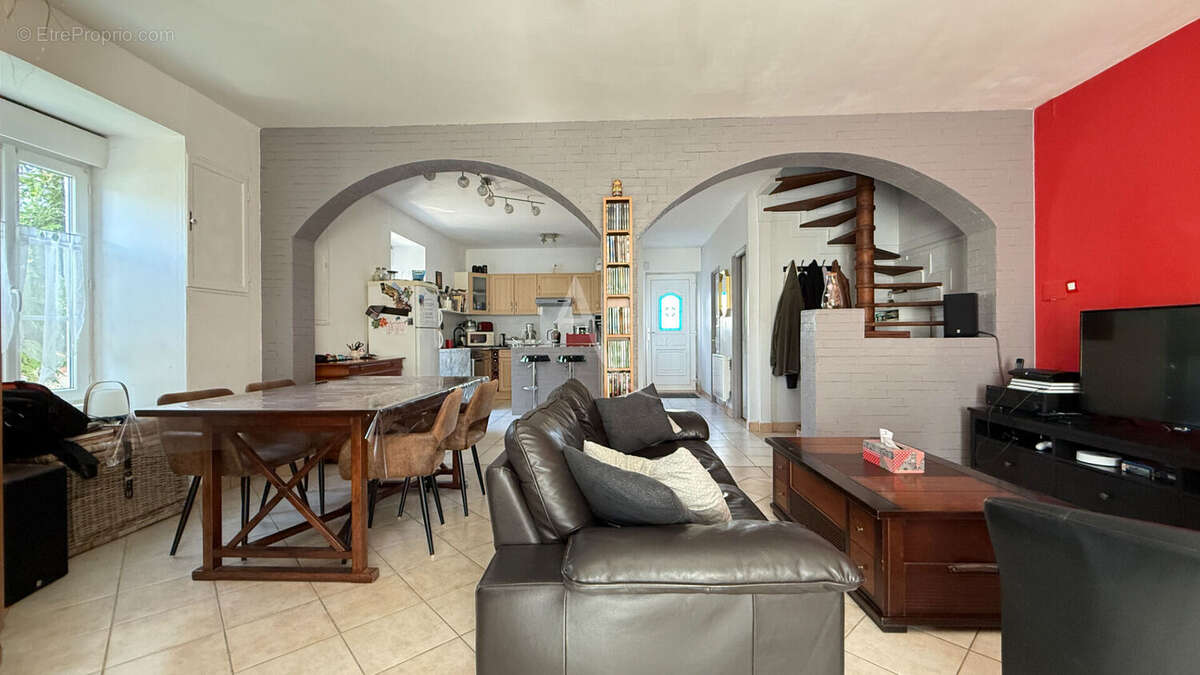 Maison à BELLEVILLE-SUR-VIE