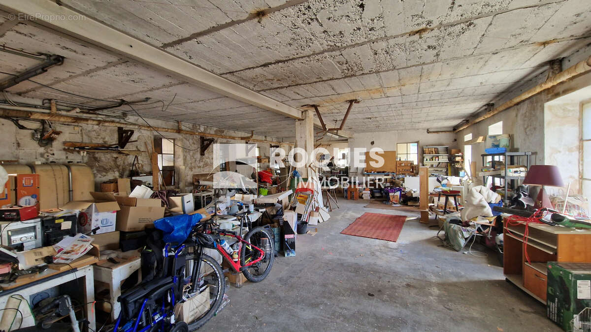 A VENDRE, proche Lodève, ensemble immobilier en pierre d'une surface totale de 995 m2 sur 3008 m2 de terrain - photo 10