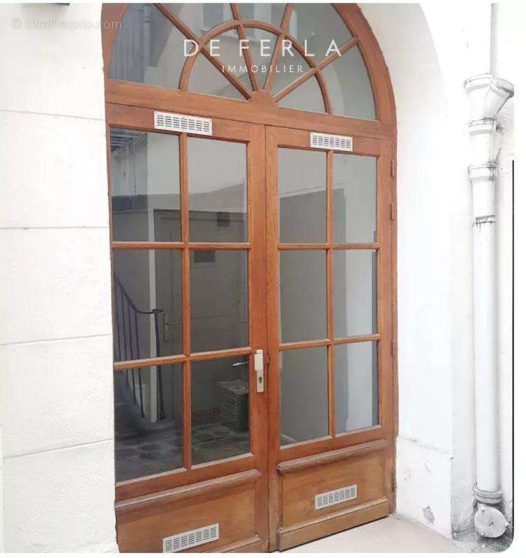 Appartement à PARIS-1E
