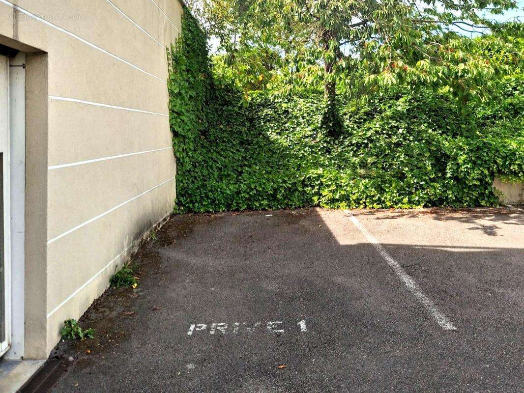 Place de parking privative à Chevigny Saint Sauveur - photo 3