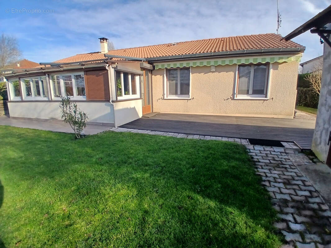 Maison à MEZERIAT