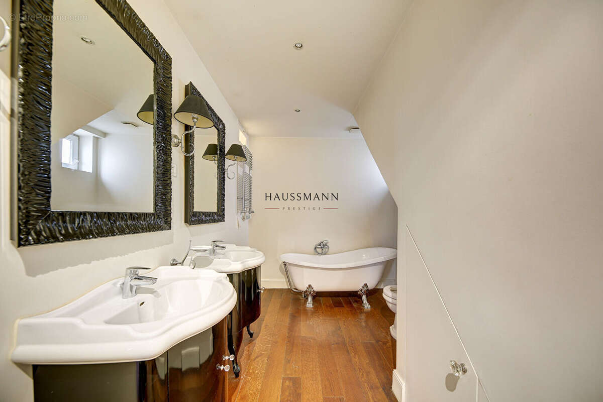 Appartement à NEUILLY-SUR-SEINE