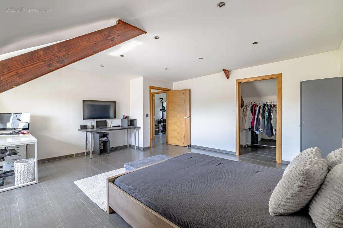 Maison à PARAY-VIEILLE-POSTE