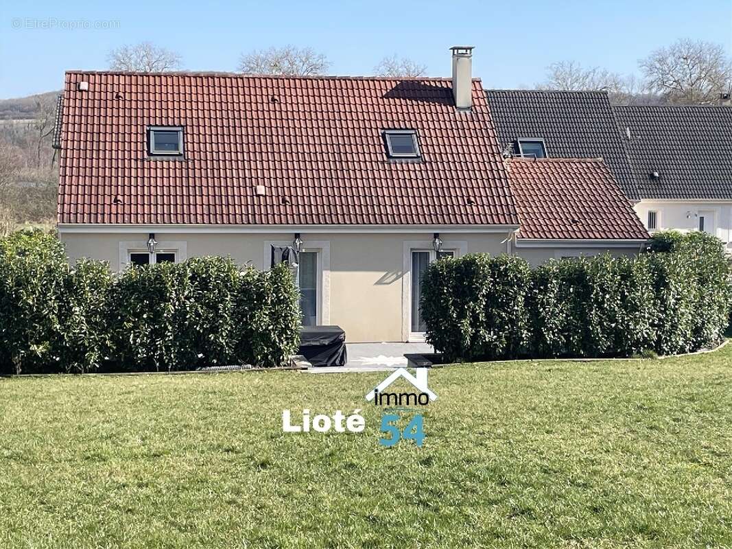 Maison à CREVECHAMPS