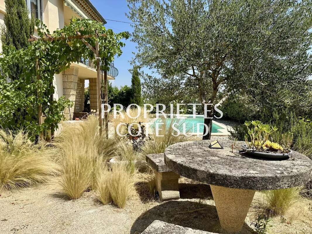 Maison 135 m2 avec terrain 585 m2 et piscine - photo 3