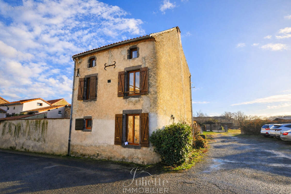 Maison à SAINT-MYON