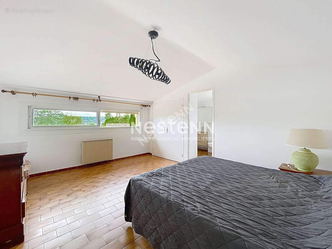 Lourmarin - Maison  5 pièce(s), 180m2, 4 belles chambres, garage-,piscine - photo 15