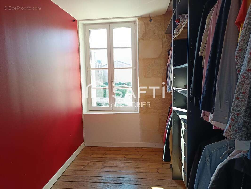 Maison 290 m² à Le Vanneau-Irleau  - photo 9