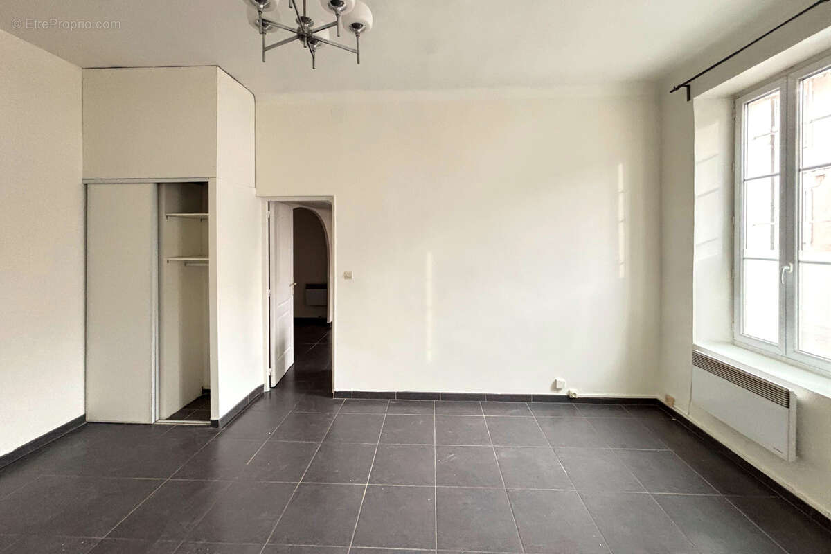 Appartement à MARSEILLE-4E