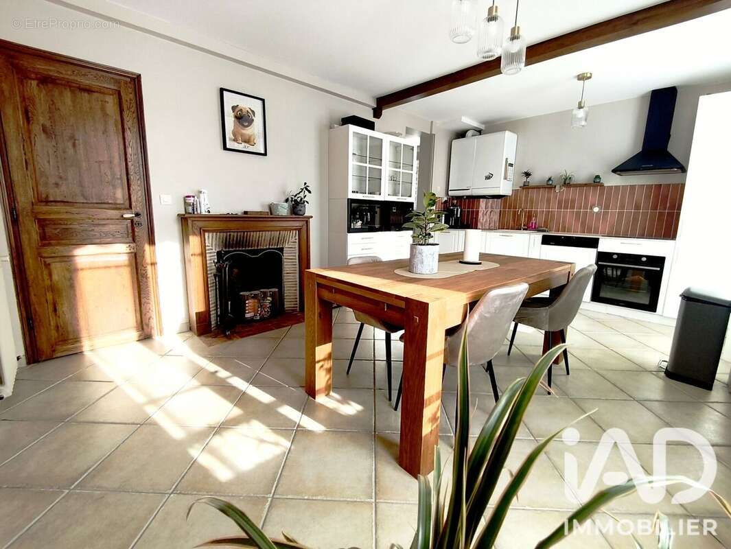 Maison 84 m² à Conde-Sainte-Libiaire  - photo 4