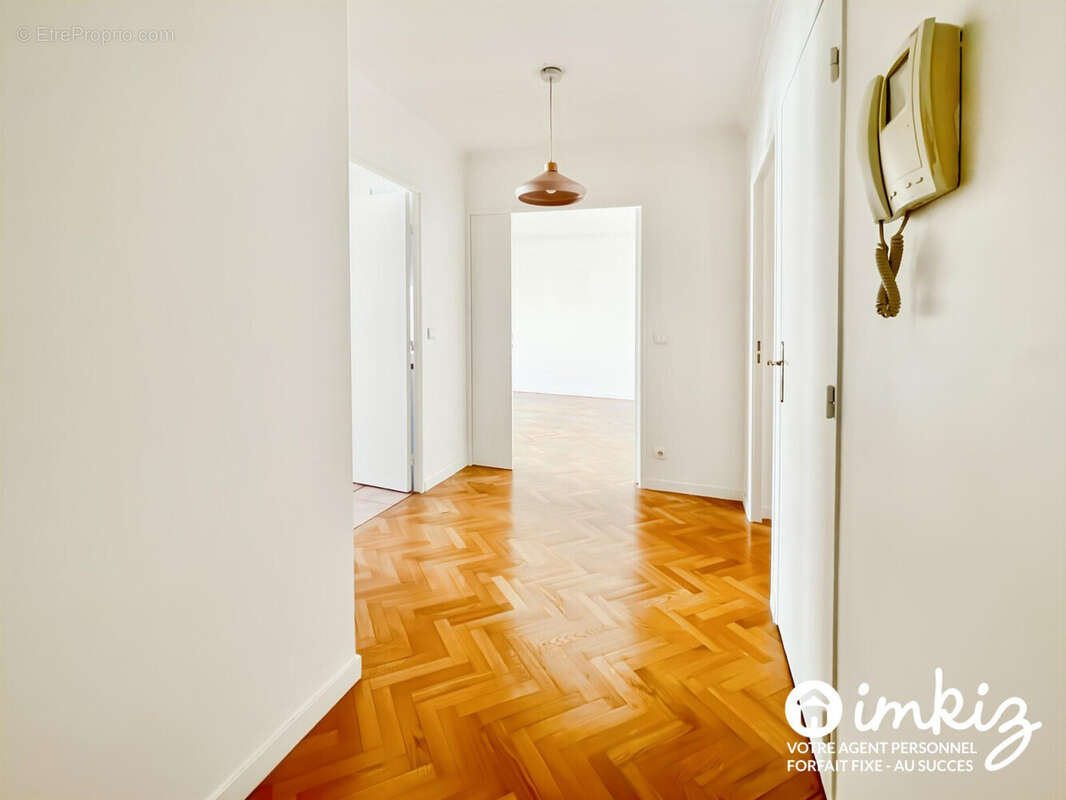 Appartement à COURBEVOIE