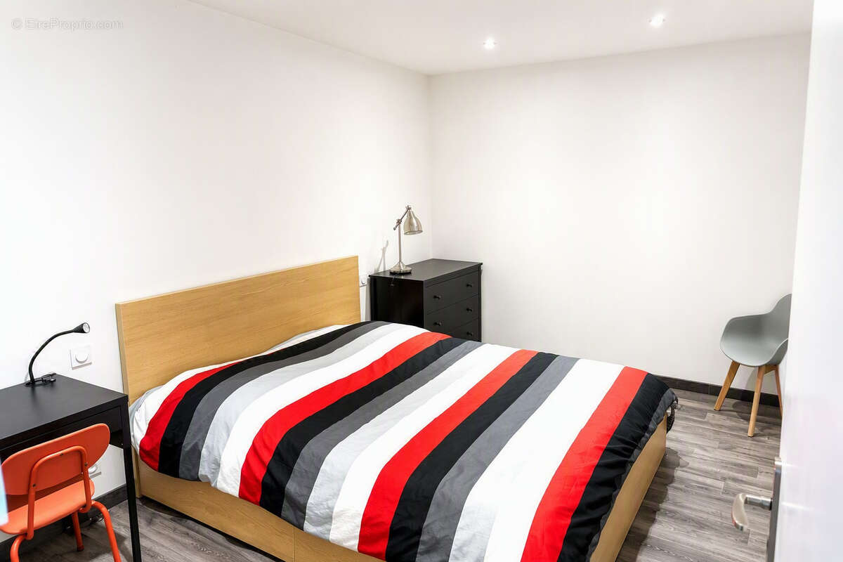 Appartement T3 dans une petite copropriété situé quartier Chartrons ! - photo 4