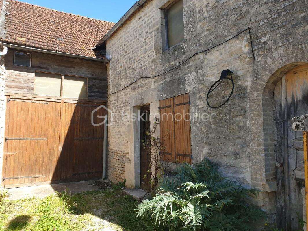 Maison à LATRECEY-ORMOY-SUR-AUBE