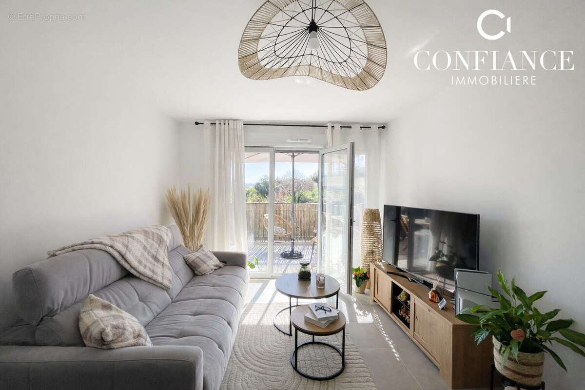 Appartement à CARROS