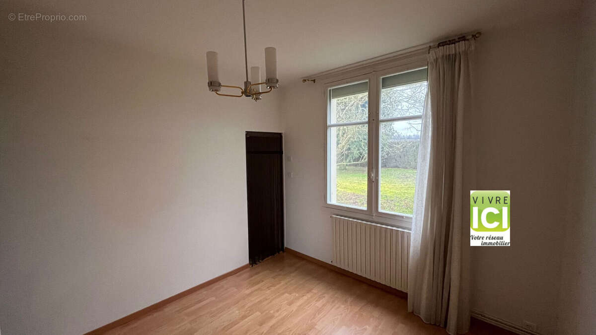 Maison à LA CHAPELLE-BASSE-MER