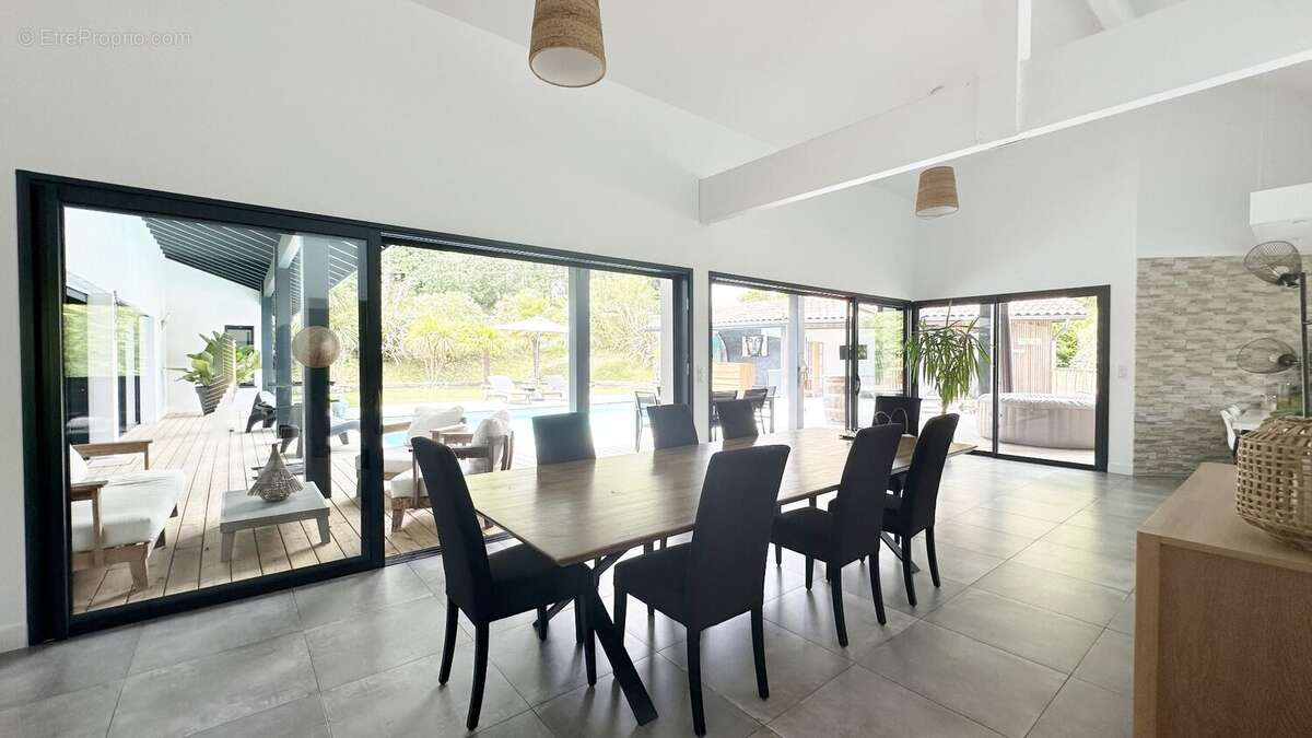 Villa d'architecte de type t8 de 220 m2 dont un appartement de 46 m2 avec piscine - photo 11