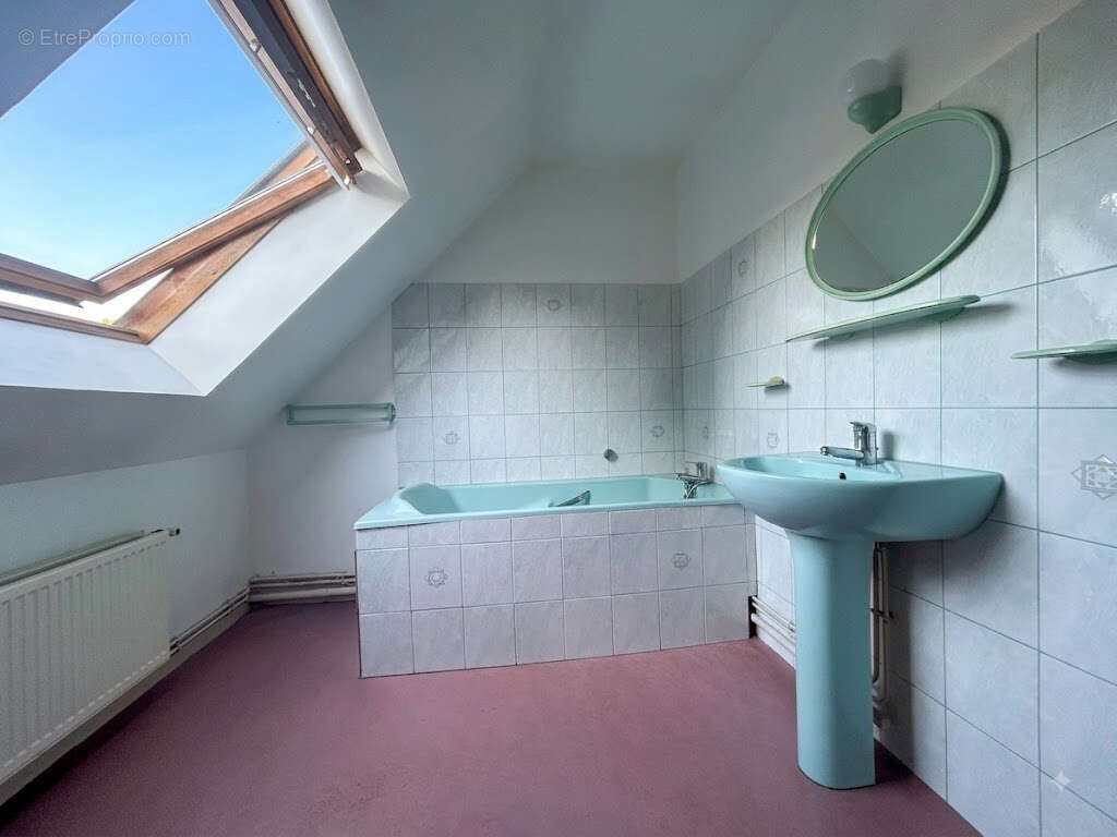 Pavillon individuel de 153m2 bâti sur une parcelle de 1941m2, secteur calme et prisé. - photo 14