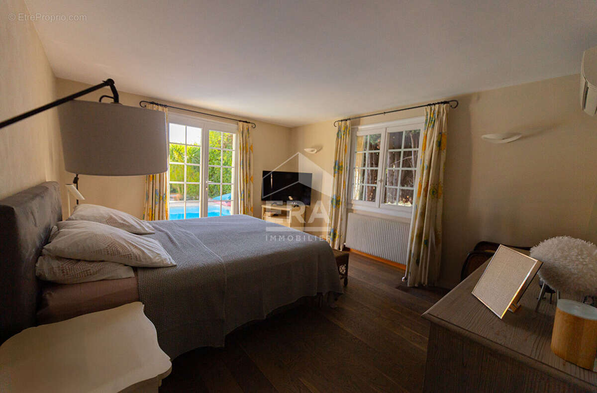 Maison à MANDELIEU-LA-NAPOULE