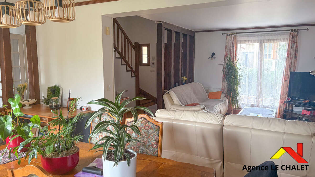 Maison à VILLENEUVE-LE-ROI