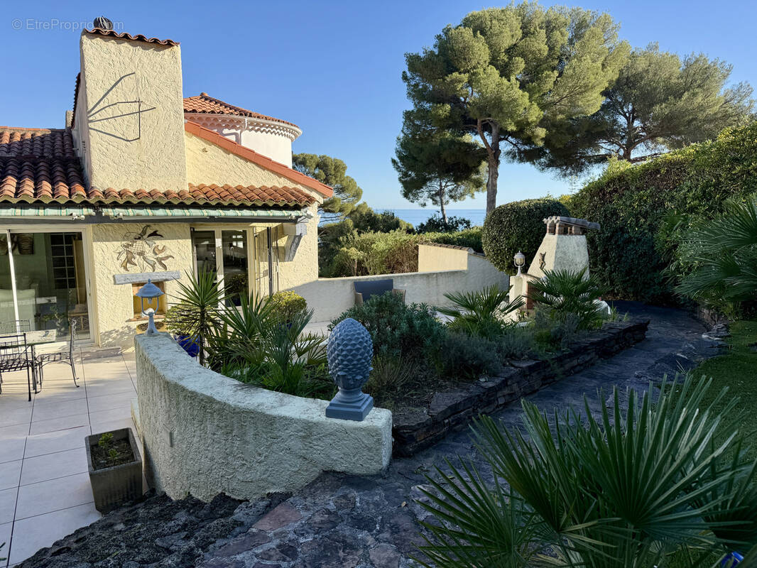 Appartement à ROQUEBRUNE-SUR-ARGENS