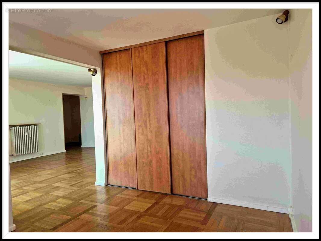 Appartement à BAGNOLS-SUR-CEZE