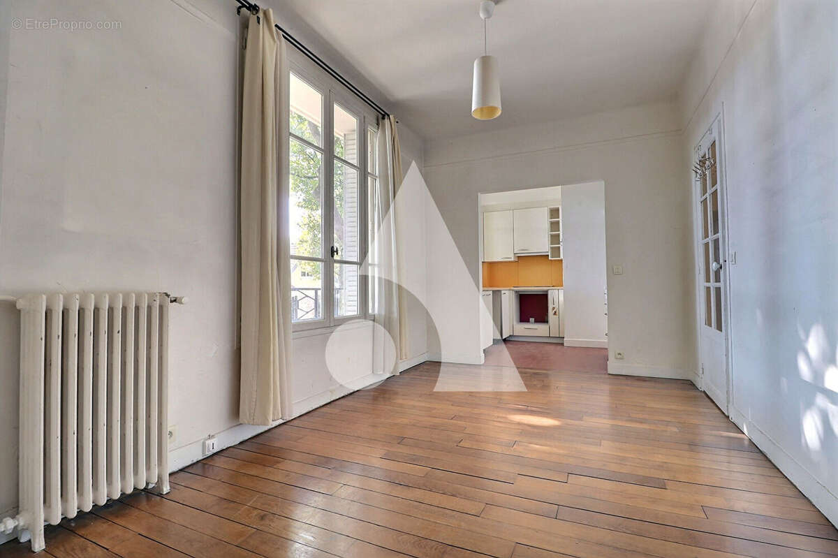 Appartement à LES LILAS