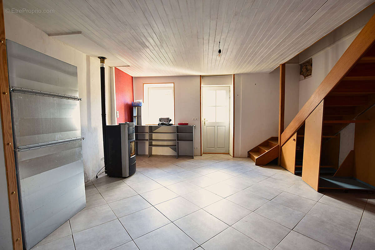 Maison à CHATEL-MONTAGNE