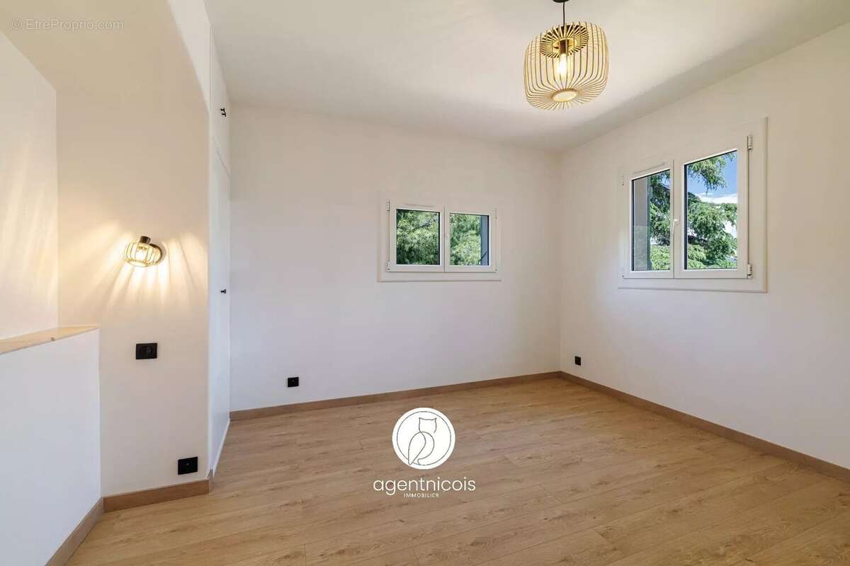 Appartement à SAINT-LAURENT-DU-VAR