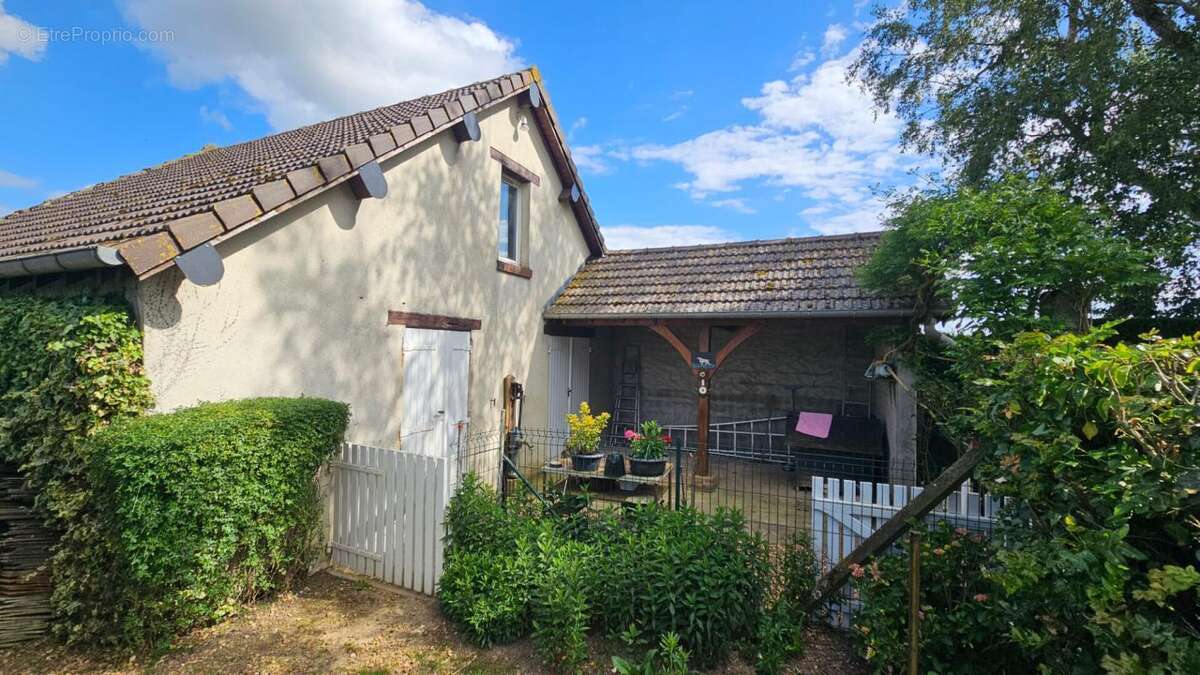 Maison à HOUDAN