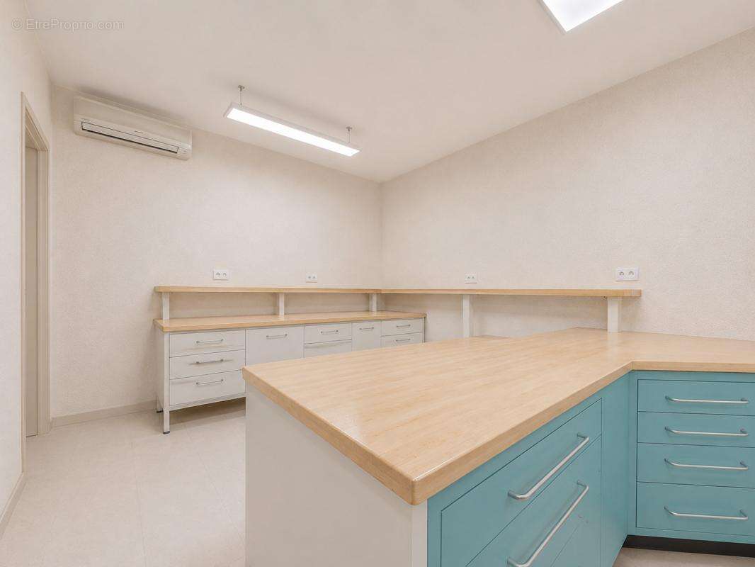 Avignon intra-muros - local professionnel - secteur vernet - photo 3