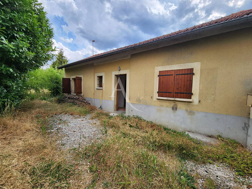 Maison à MANDRES-LES-ROSES