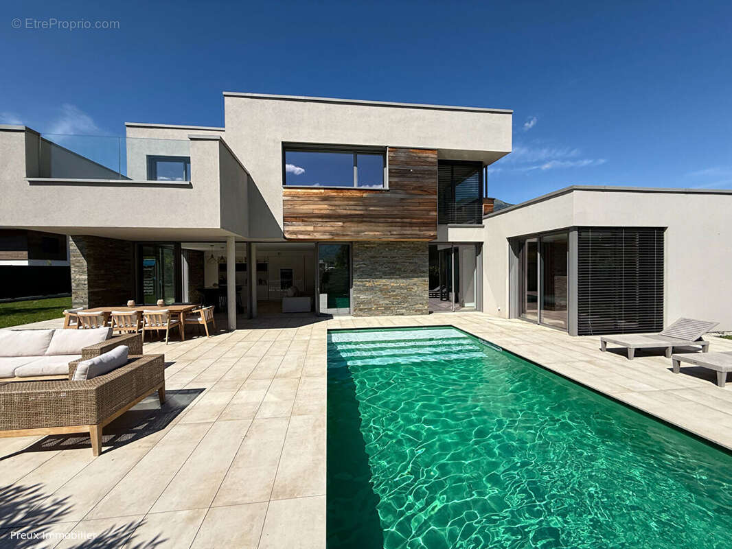 Maison à SAINT-PIERRE-EN-FAUCIGNY