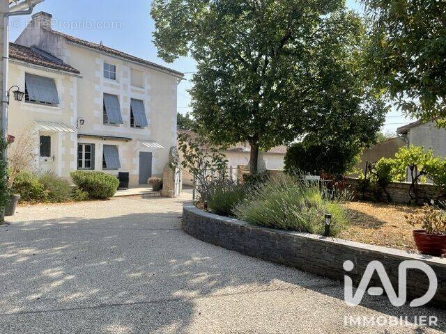 Photo 1 - Maison à MIGNE-AUXANCES