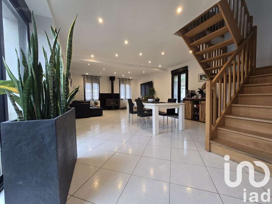 Photo 2 - Maison à NEUILLY-SOUS-CLERMONT