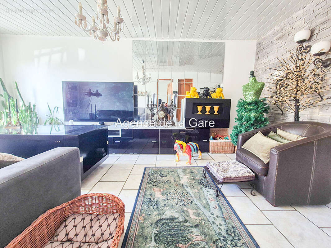 Maison à SARTROUVILLE